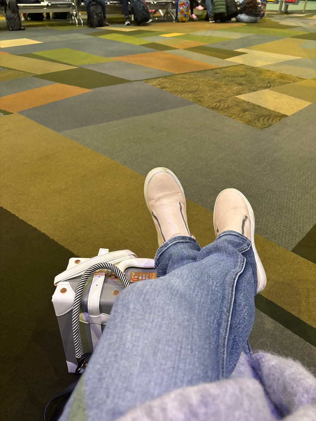 Customer photo review of Minimalism Hand Case - Light Grey's