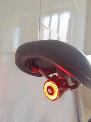 Customer photo review of NEW - Feu arrière pour Vélo avec Détecteur de freinage Brakey™ - 25,99€ - NEW