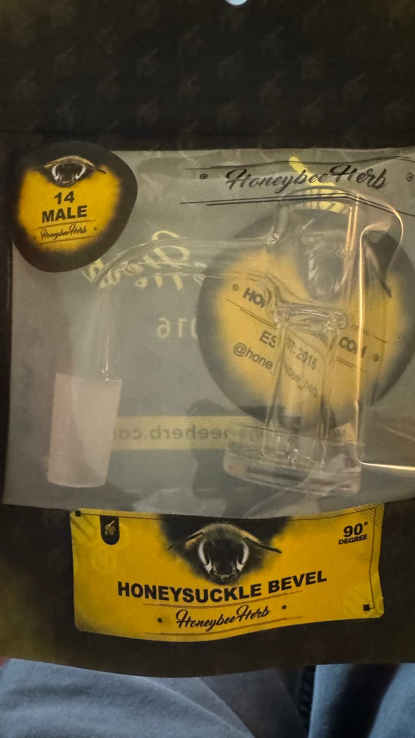 Customer photo review of HONEYSUCKLE BEVEL QUARTZ BANGER - 90° DEGREE | BL