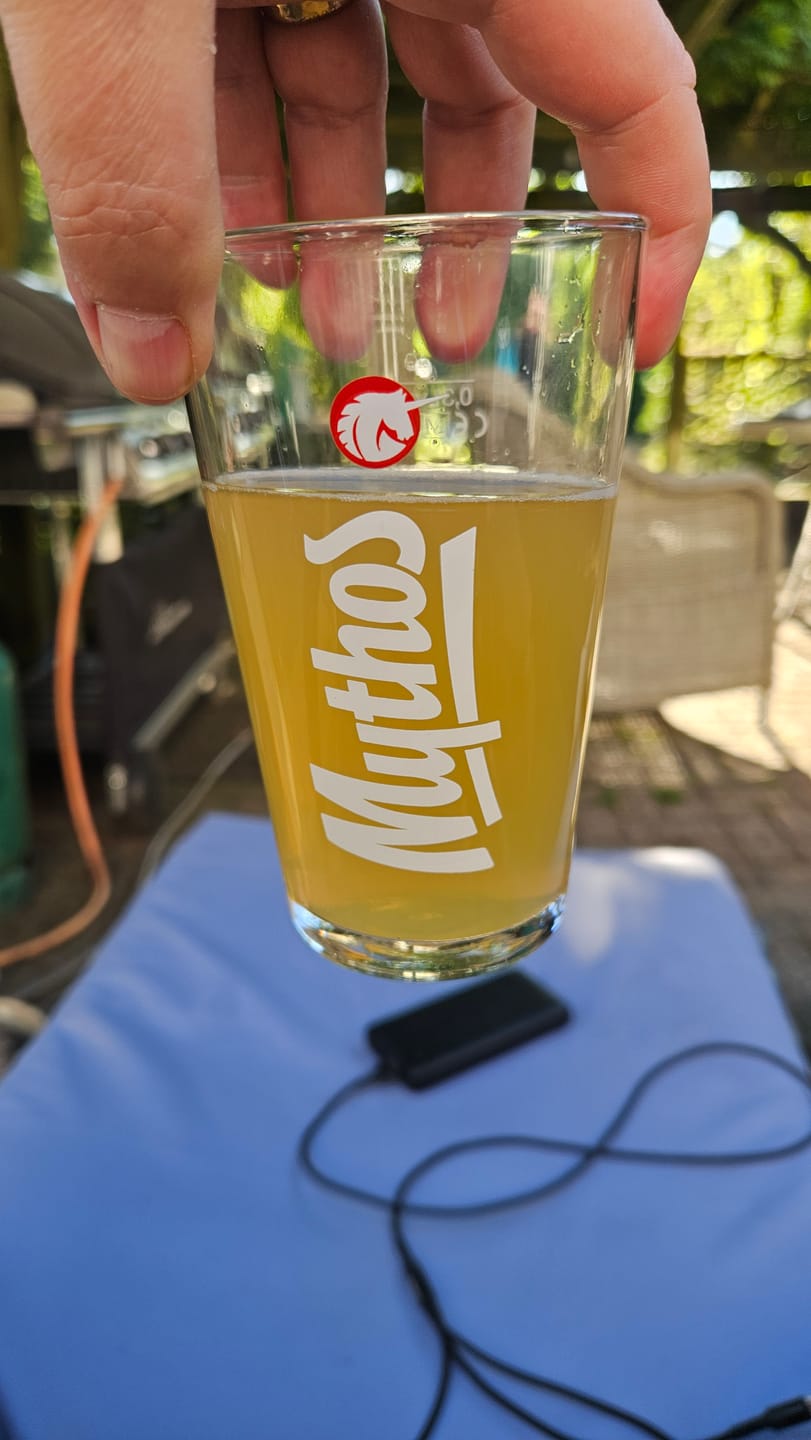 Customer photo review of Mythos Radler can - 4x330ml