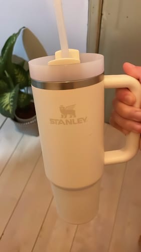 Customer photo review of THE QUENCHER H2.0 FLOWSTATE™ TUMBLER | 30 OZ | 0.88L (Cream 2.0)