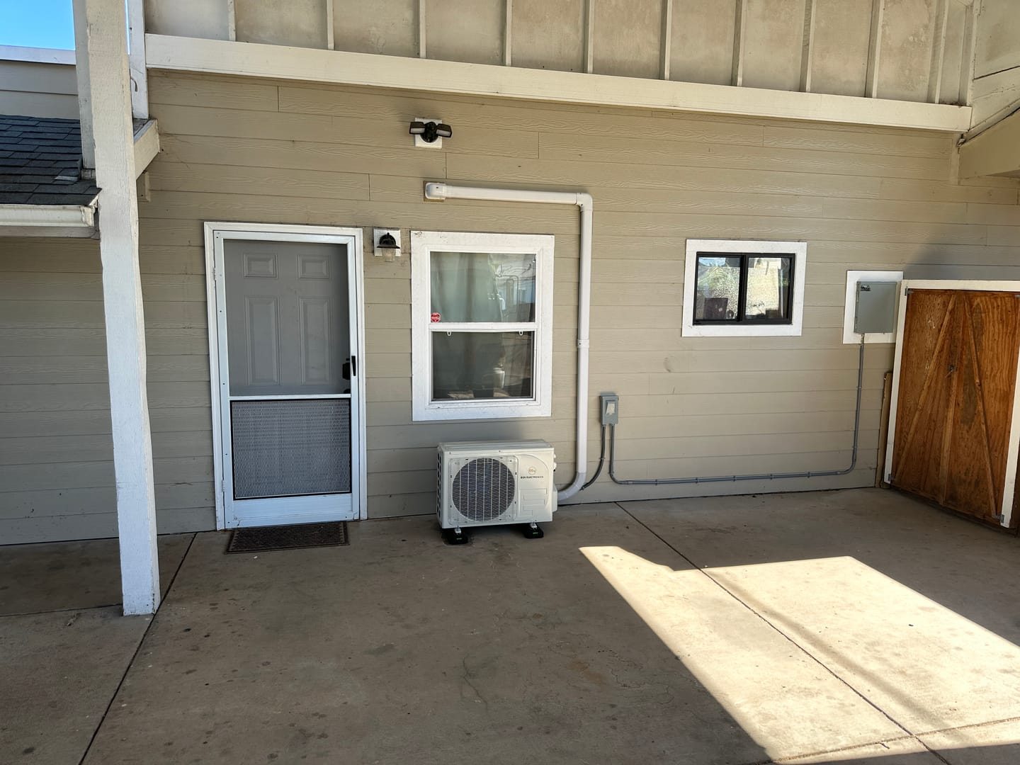 Customer photo review of EG4 | AC 12K Mini-Split Air Conditioner Heat Pump | 12000 BTU | SEER2 28.5 | Plug-N-Cool Do-It-Yourself Installation