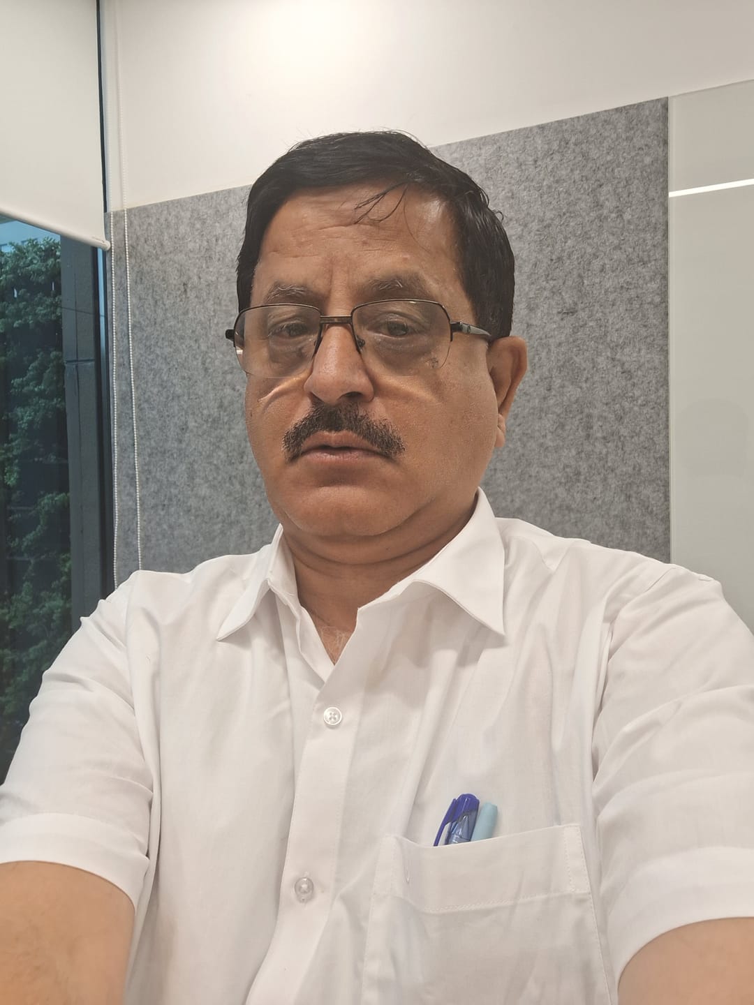 Customer photo review of AQUA Stain Free White Shirts