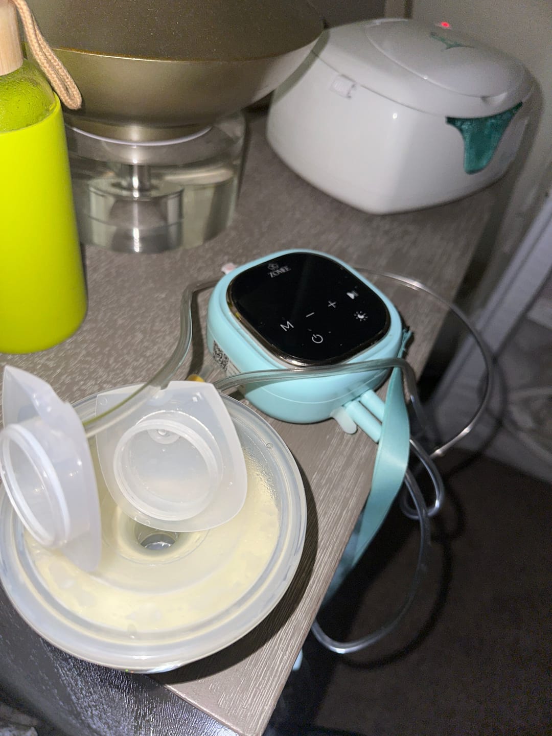 Customer photo review of Z2 Pump &  Silicone Hands Free Collection Cups Bundle