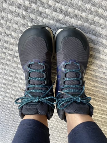 Customer photo review of Shoelace - Diamonds Neon Turquoise