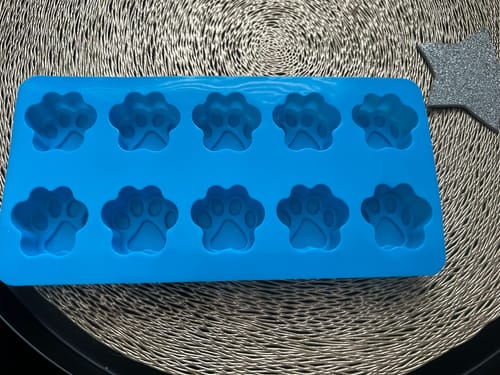 Customer photo review of Molde de Silicón Huellitas Mascotas 10 Cavidades