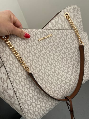 Customer photo review of Jet Set Large Logo Shoulder Bag (VANILLA)
