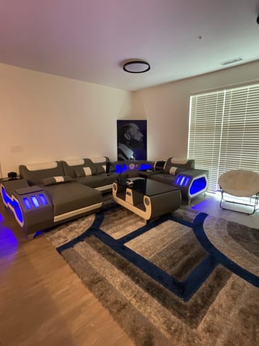 Customer photo review of Nipsey - Blue