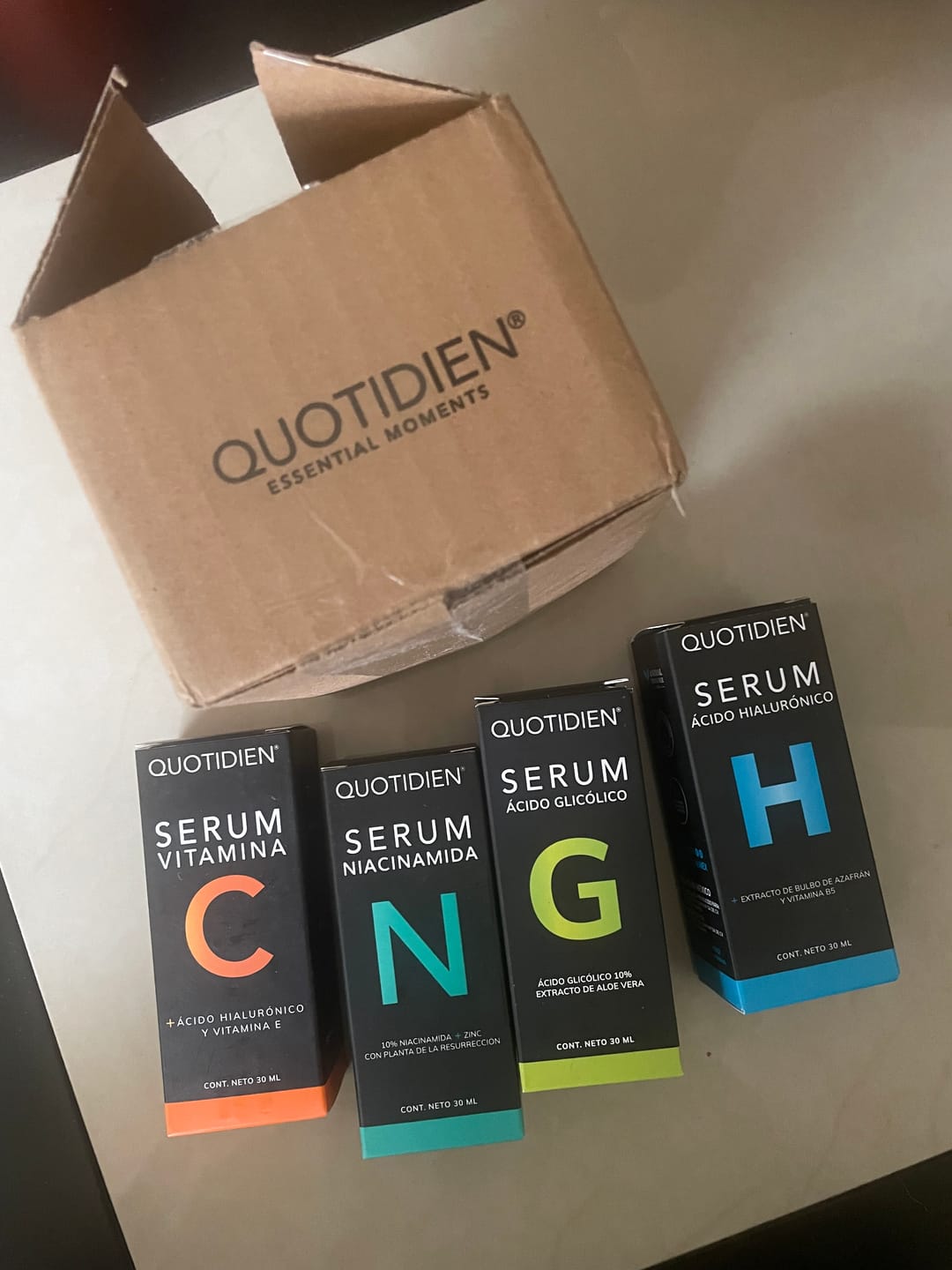 Customer photo review of Kit Los Esenciales (29% OFF) - Serum de Vitamina C 30ml + Serum de Niacinamida 30ml + Serum de Ácido Hialurónico 30ml