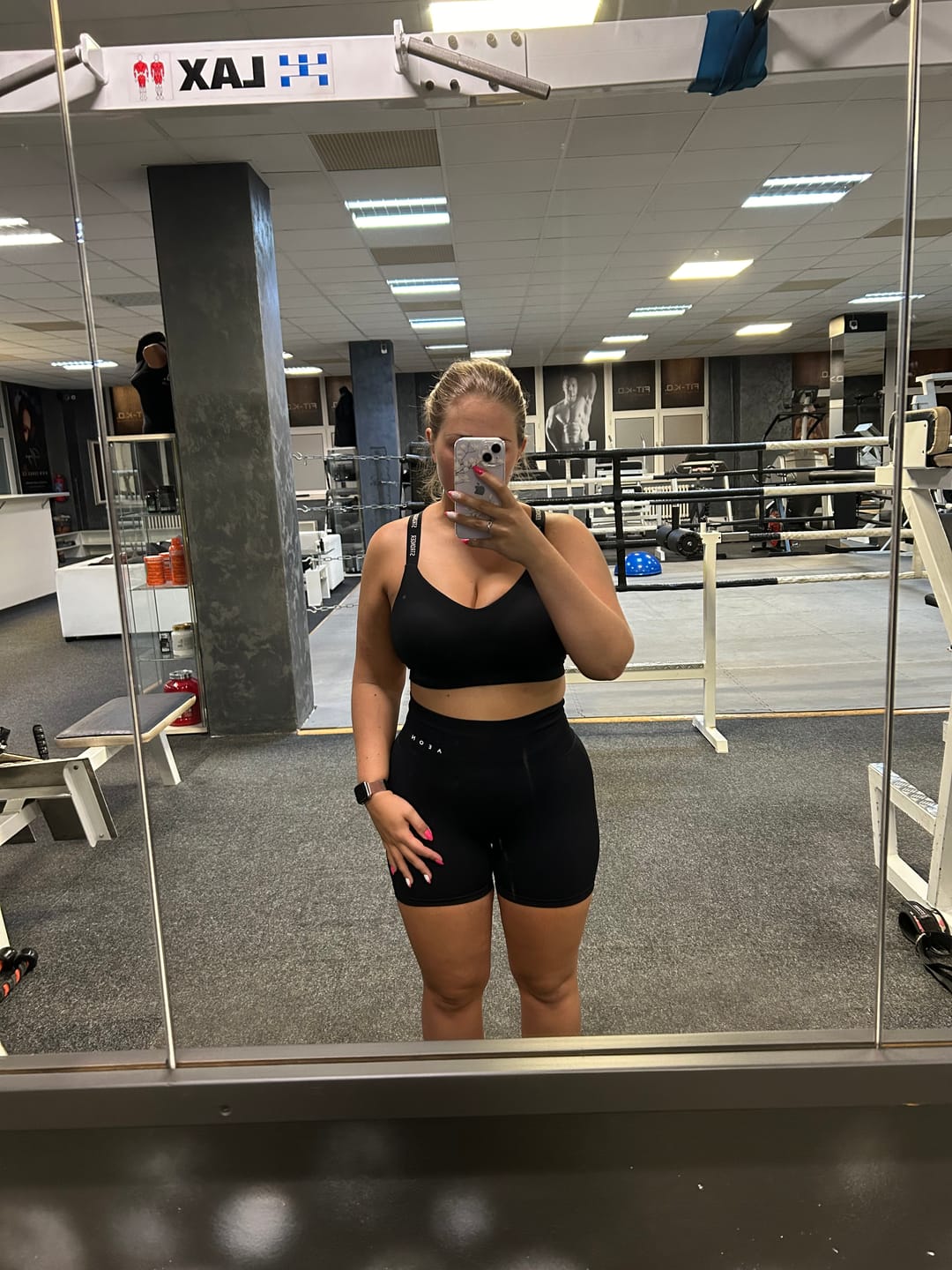 Customer photo review of MOTION SEAMLESS SHORTS