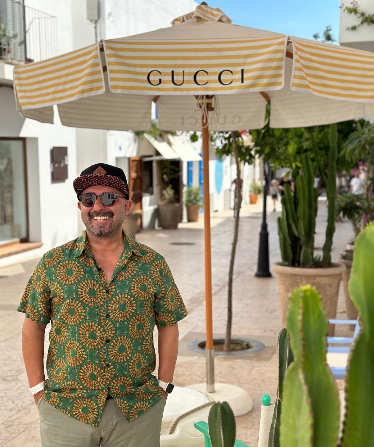 Customer photo review of Chemise à manches courtes rétro boutonnée d'été disco vintage des années 70 pour hommes