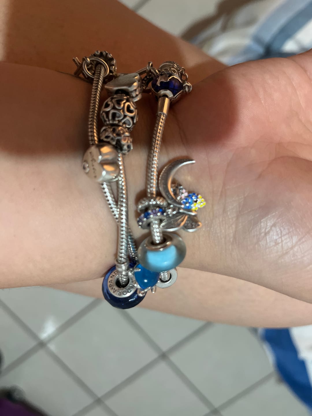 Customer photo review of Charm Luna con Piedritas