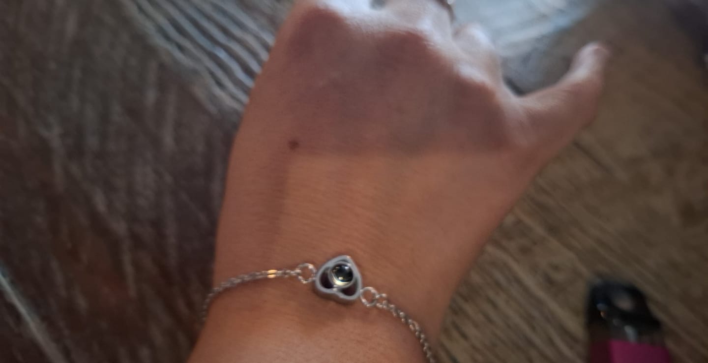 Customer photo review of Heart Projection Chain Bracelet