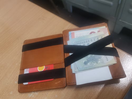 Customer photo review of Flap Boy - Magic Wallet with Coin Pocket