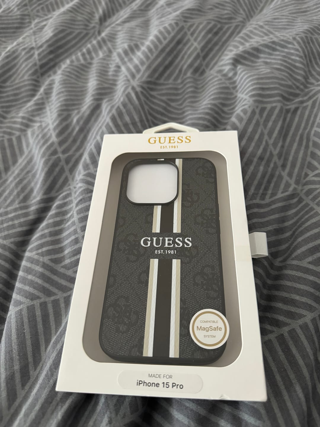 Customer photo review of Guess Printed Stripes Case MagSafe