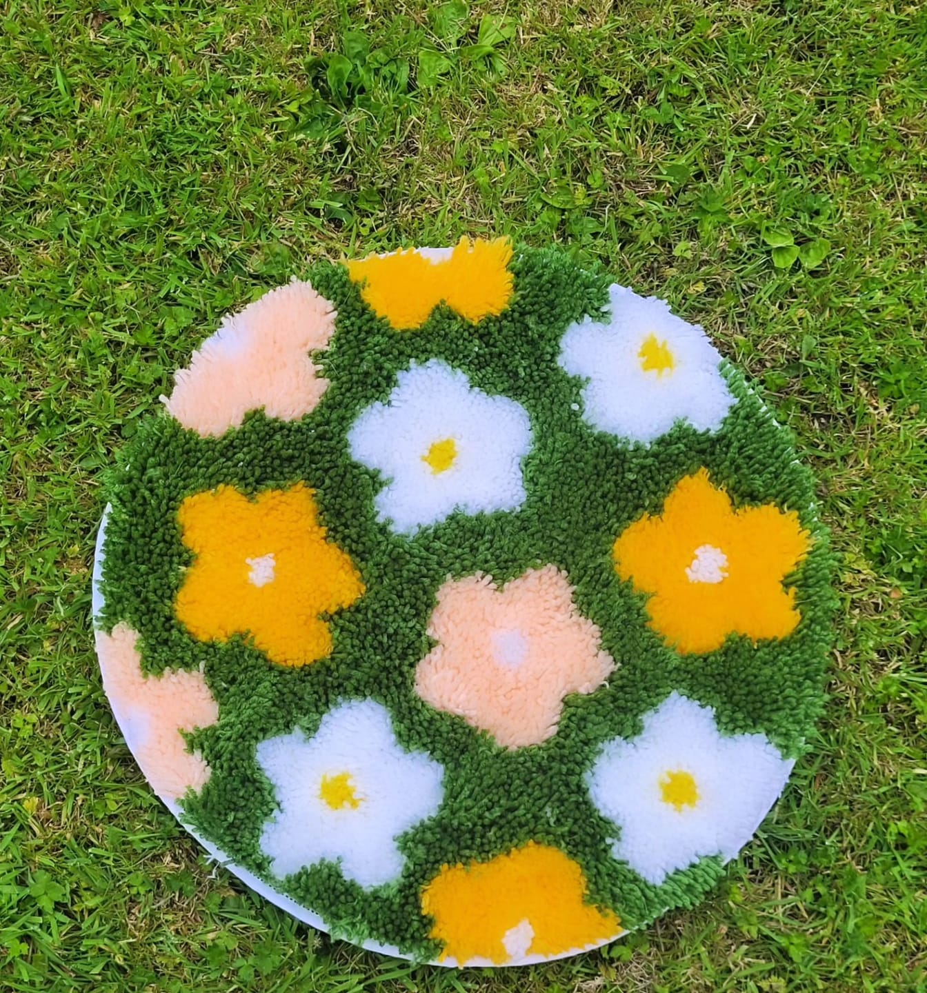 Customer photo review of FLOWER BOMB - GREEN Rug Making Kit