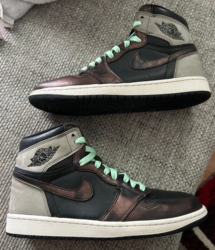 Customer photo review of Air Jordan 1 Retro High OG 'Patina'