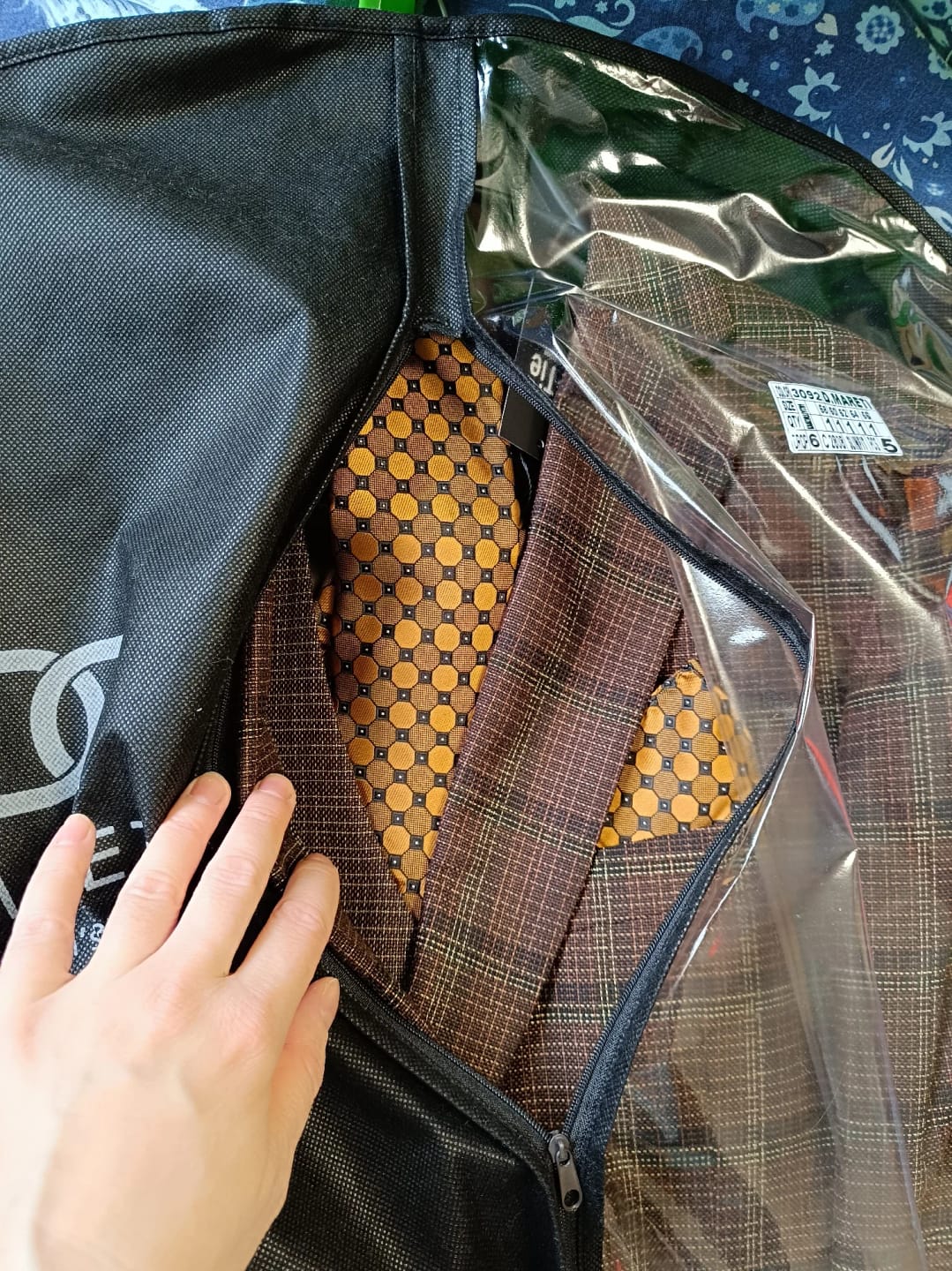 Customer photo review of Classic Black Green Floral Silk Necktie Pocket Square Cufflinks Set