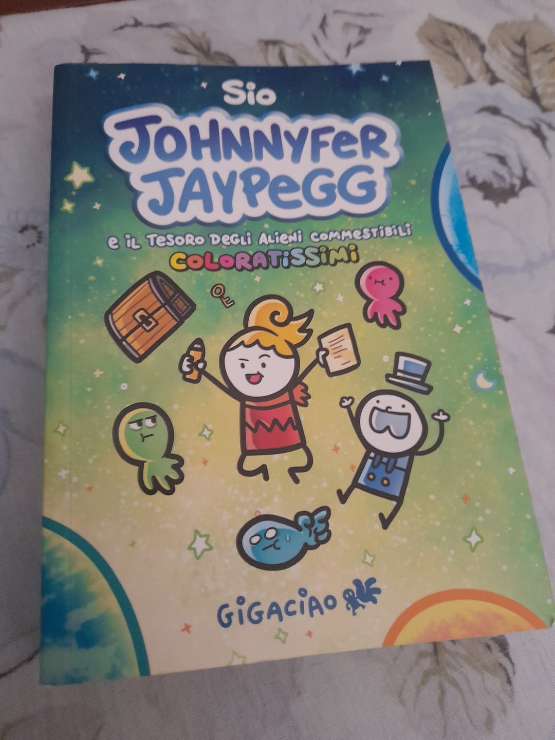 Customer photo review of Johnnyfer Jaypegg e il tesoro degli alieni commestibili coloratissimi!