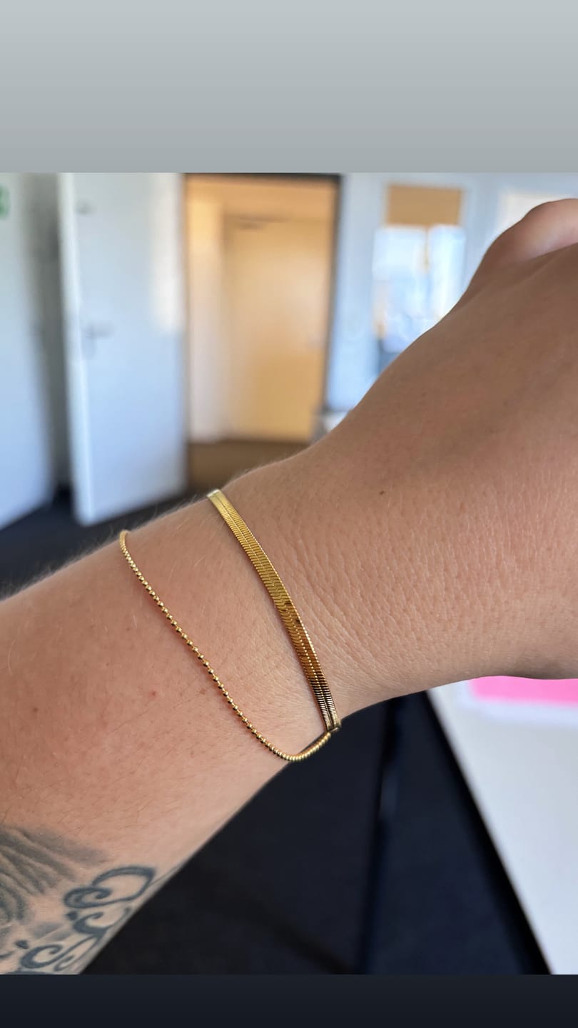 Customer photo review of Sleeky Armband | 18K vergoldet