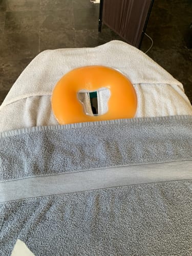 Customer photo review of Gesichts-Silikonkissen fur die Massageliege Orange