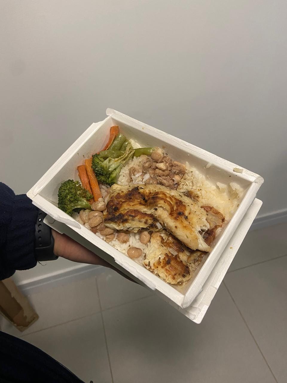 Customer photo review of Tilápia, Mix de Legumes, Arroz e Feijão