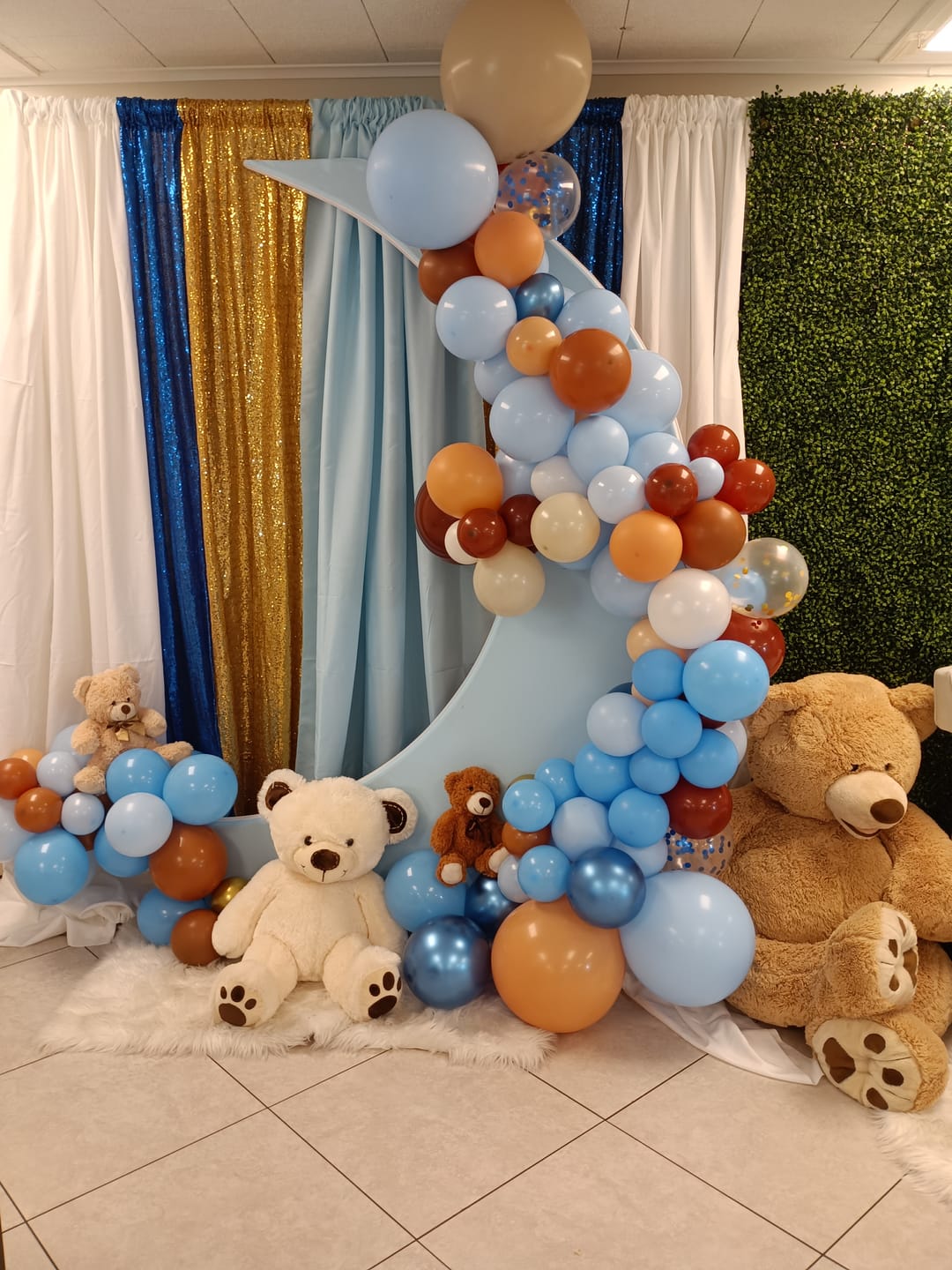 Customer photo review of 6.5ft Portable Crescent Moon Shape Stand for Baby Showers & Birthday & Wedding Events