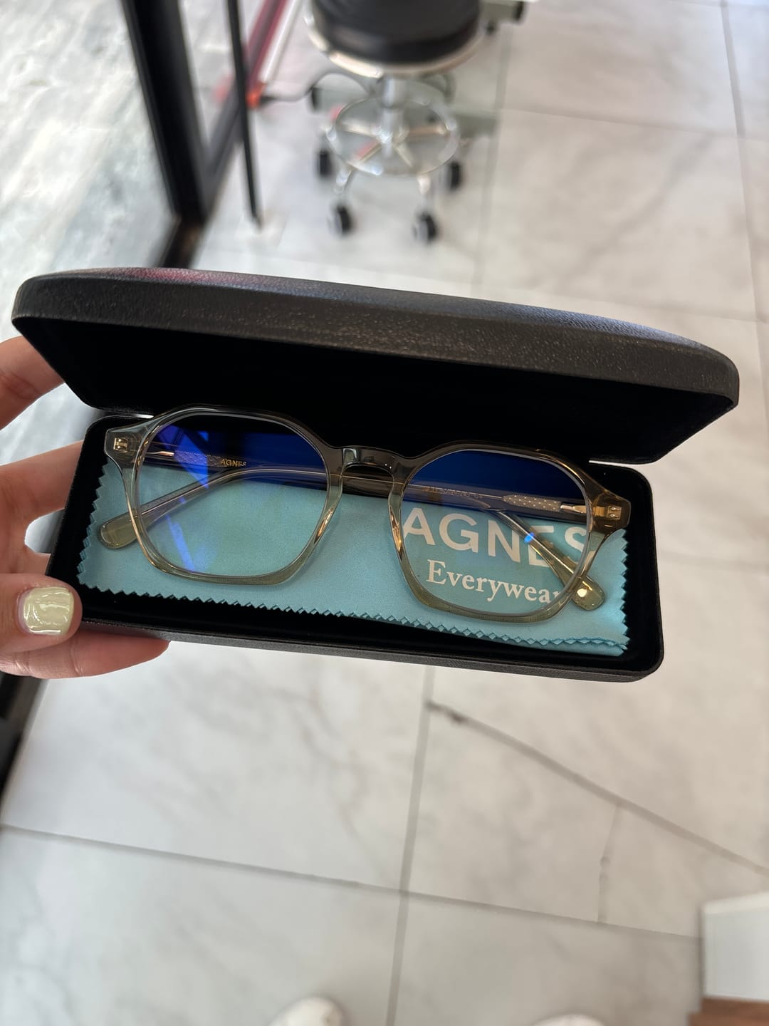 Customer photo review of Nico Blonde