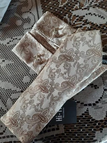 Customer photo review of Classic Black Green Floral Silk Necktie Pocket Square Cufflinks Set