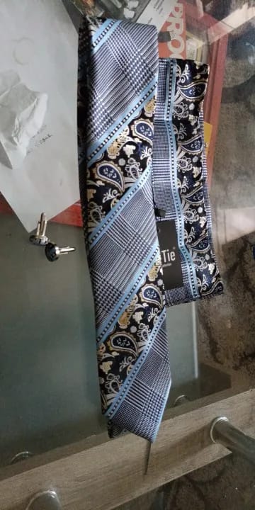 Customer photo review of Classic Black Green Floral Silk Necktie Pocket Square Cufflinks Set