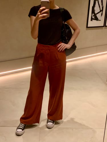 Barbara M. review of Calça Pantalona de Linho Graviola Terracota image 1 out of 1