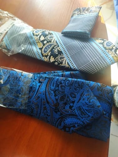 Customer photo review of Classic Black Green Floral Silk Necktie Pocket Square Cufflinks Set