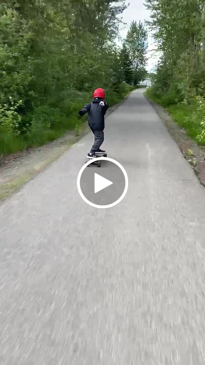 Customer video review of Backfire G2 Black Electric Skateboard