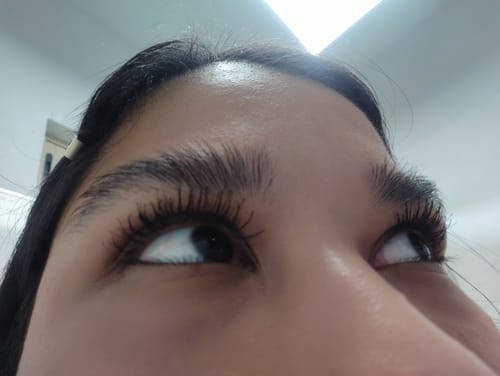 Customer photo review of Suero para pestañas y cejas