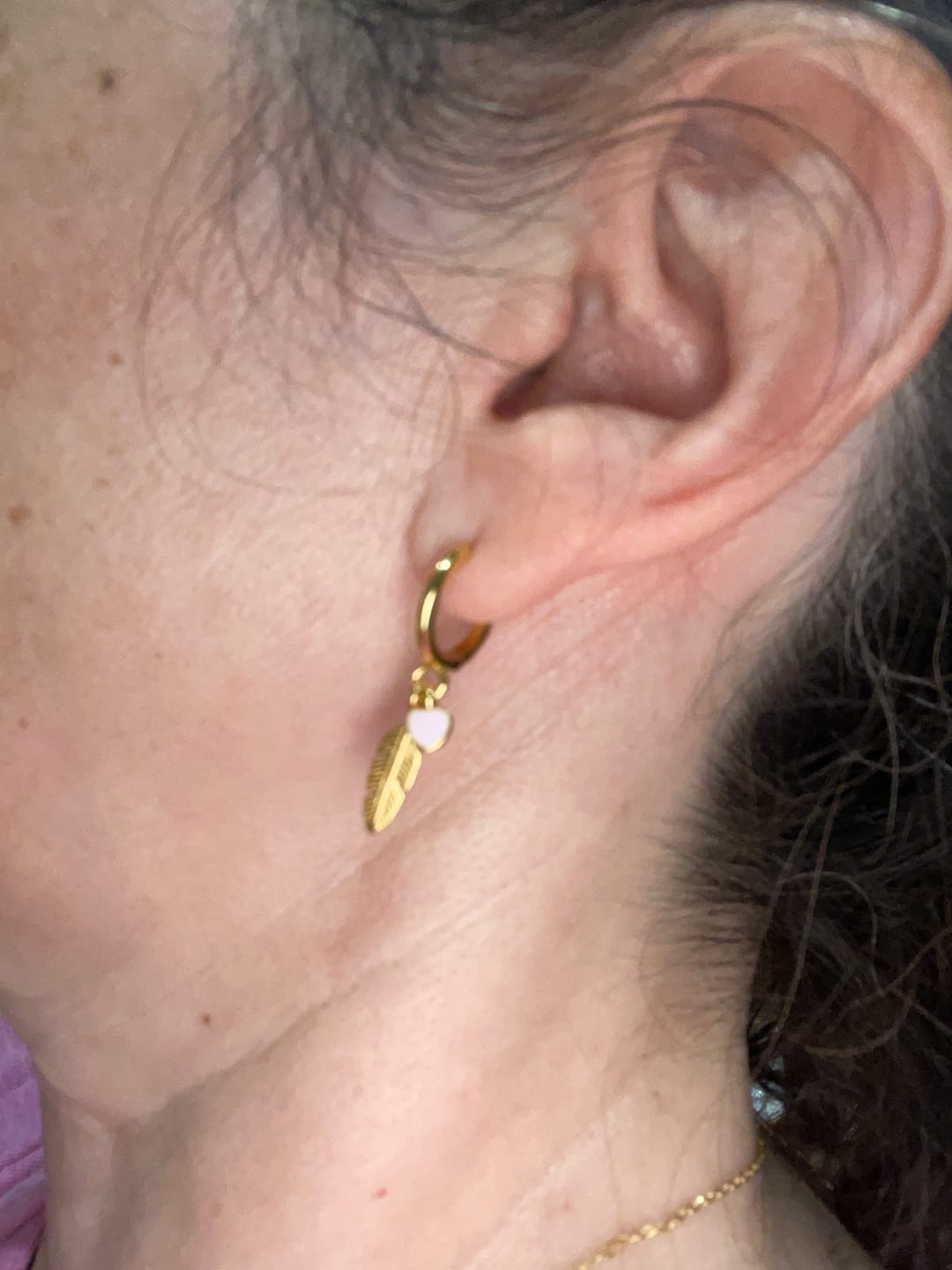 Customer photo review of Pendientes Plumas de Amor