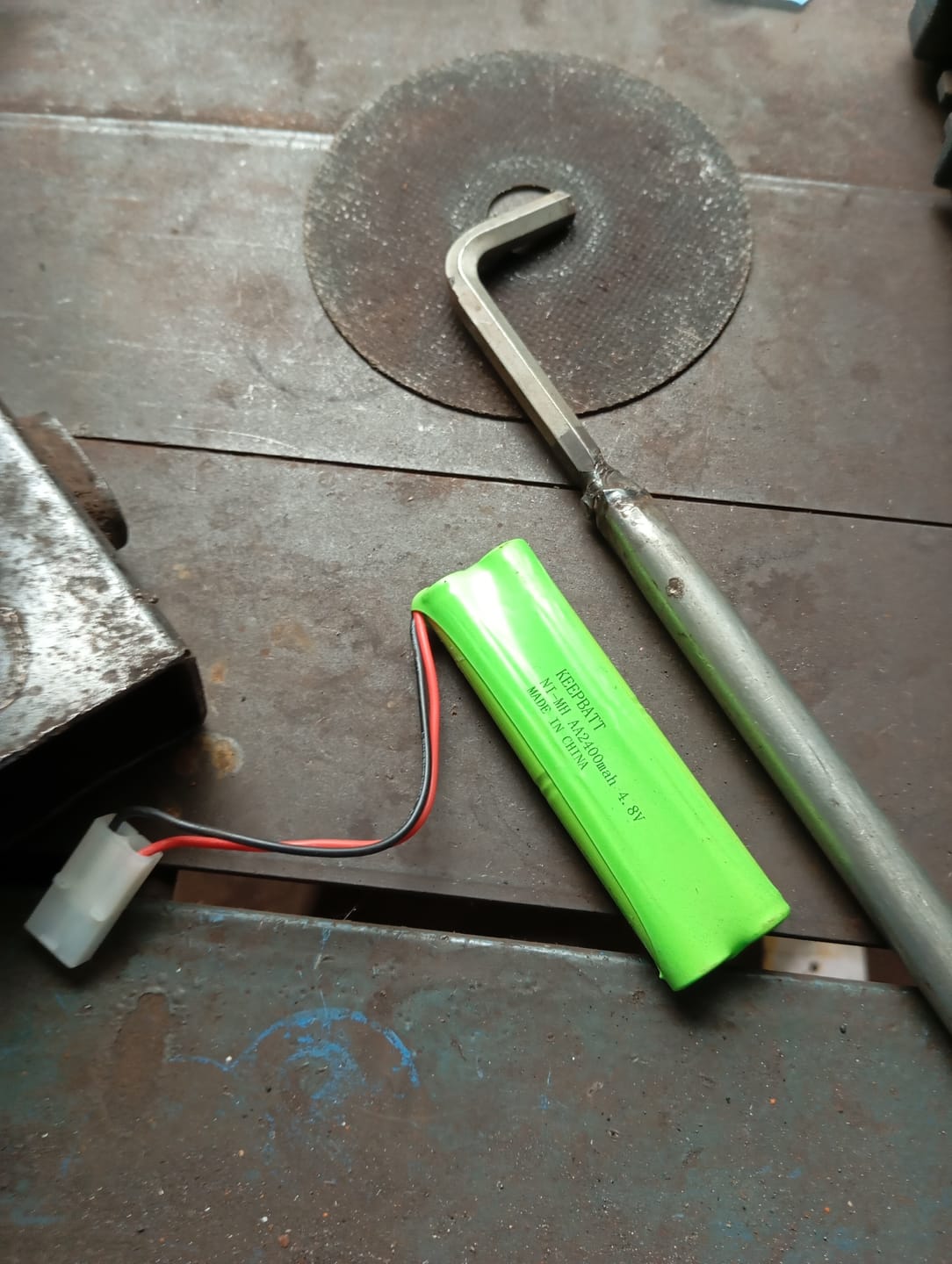 Customer photo review of 4,8V 2400mAh AA NiMH Ni-Mh Akkupack mit USB Ladegerät für ferngesteuertes Spielzeug