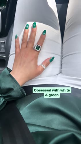 Customer photo review of Semilac 309 Pine Green UV Gel Polish 7ml