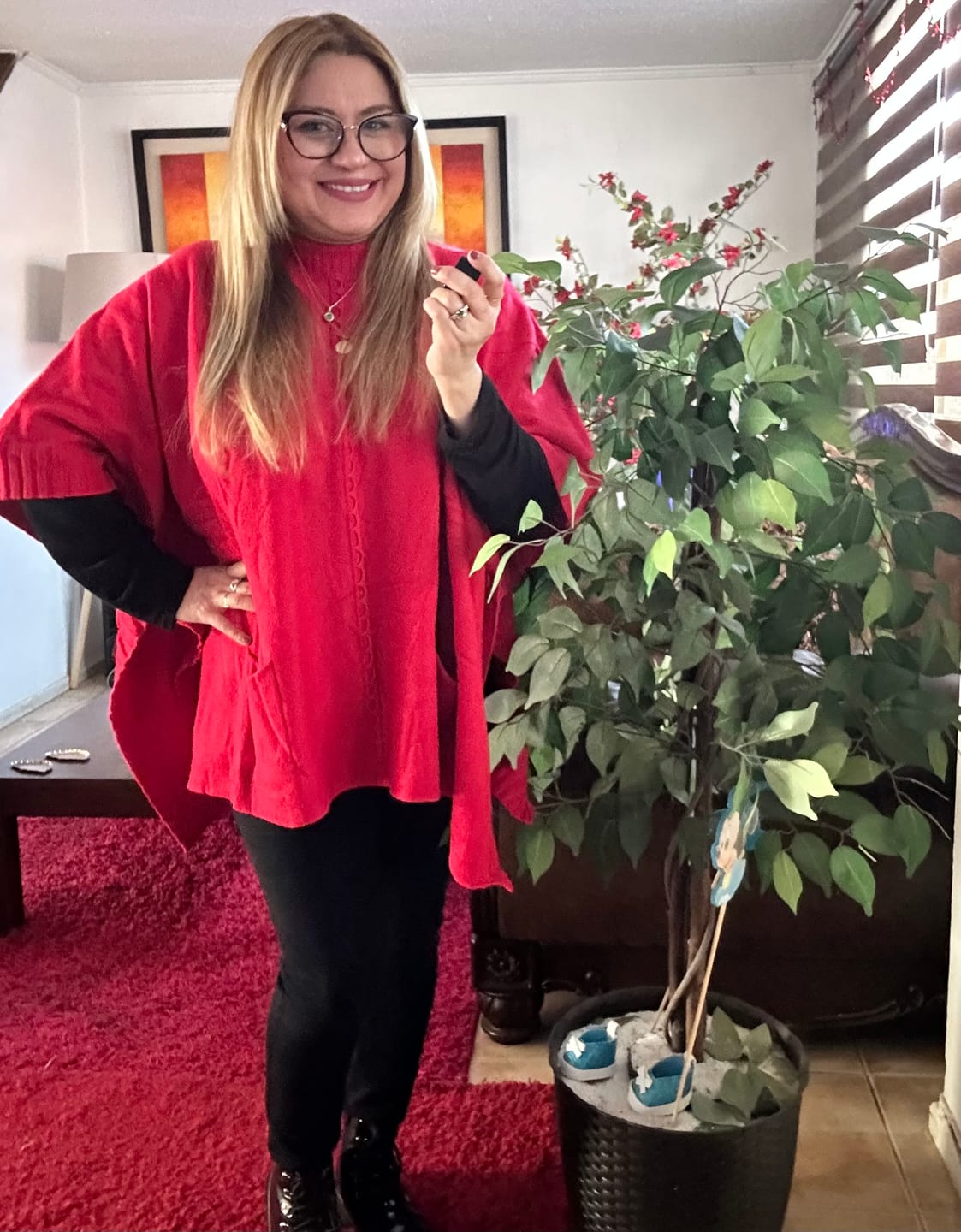 Customer photo review of Poncho Con Bolsillos Rojo