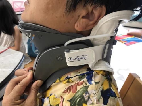 Customer photo review of AeroNex Neck Traction Device