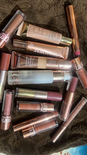 Customer photo review of O.TWO.O ULTRA STAY LOLEPOP LIPSTICK