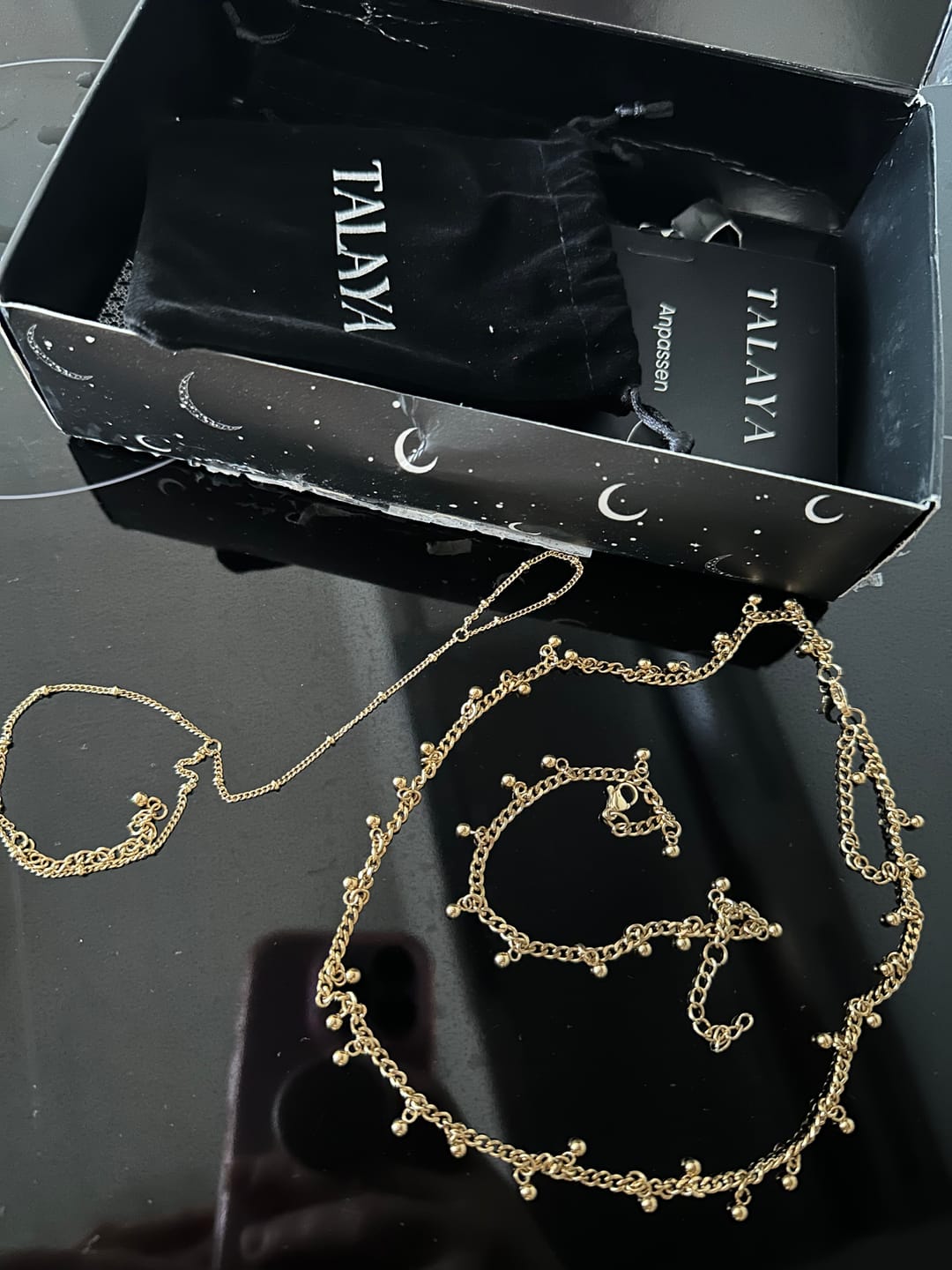 Customer photo review of Dangling Dotted Halskette