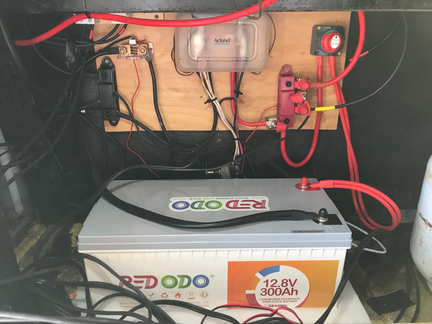 Customer photo review of 【Only $759】Redodo 12V 300Ah LiFePO4 Battery | 3.84kWh & 2.56kW