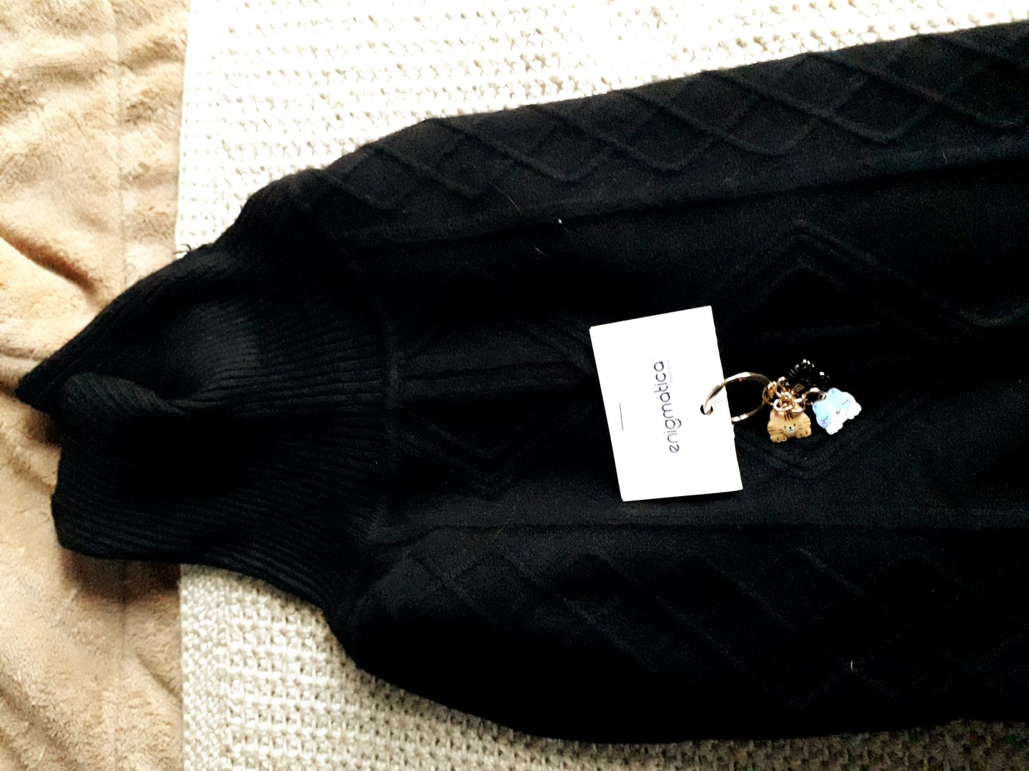 Customer photo review of Vestido Cuello Tortuga Diseño Trenzado Negro