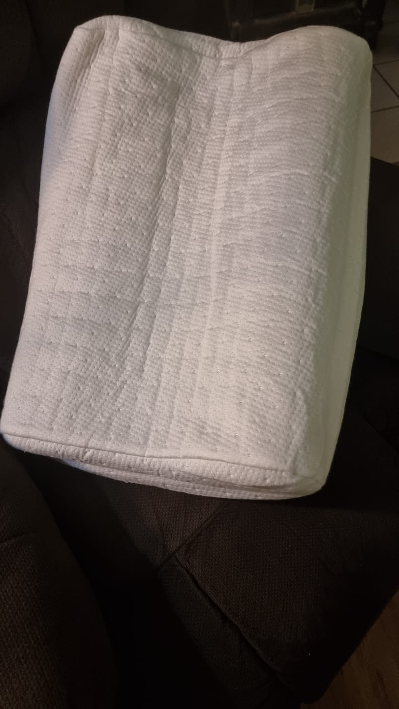 Customer photo review of Muscle Mat Adjustable Foam Pillow