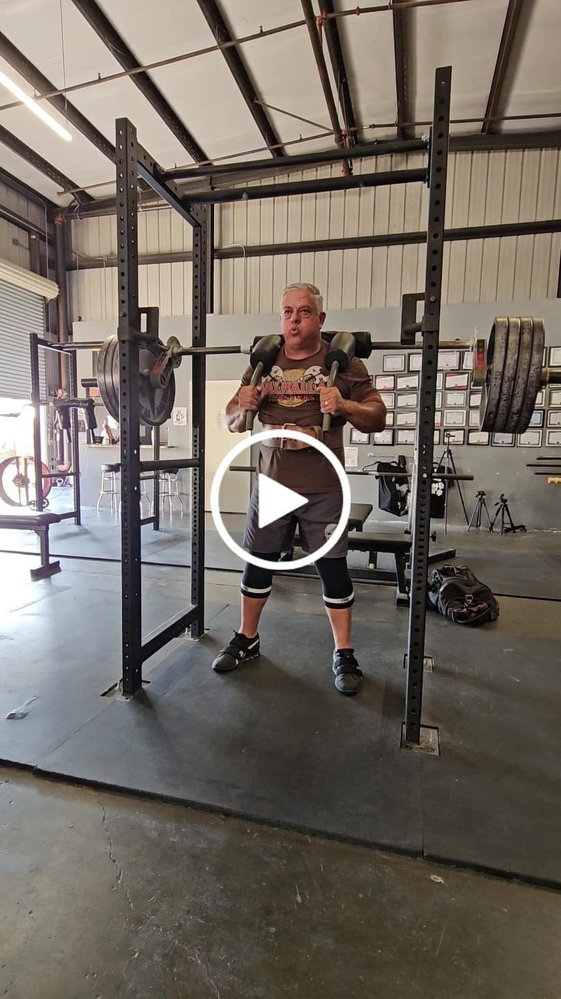 Customer video review of 7MM Inferno PRO Knee Sleeves - EXTRA STIFF NEOPRENE - IPF Approved