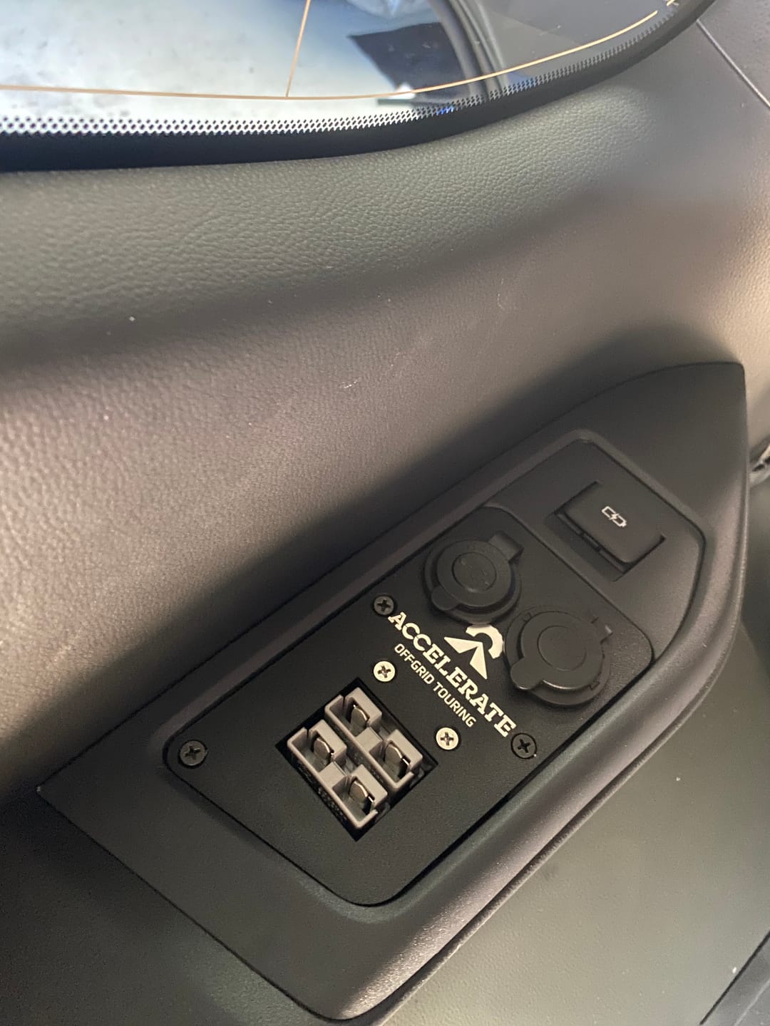 Customer photo review of Socket Bank - 300 Series LandCruiser - Rear Cup Holder