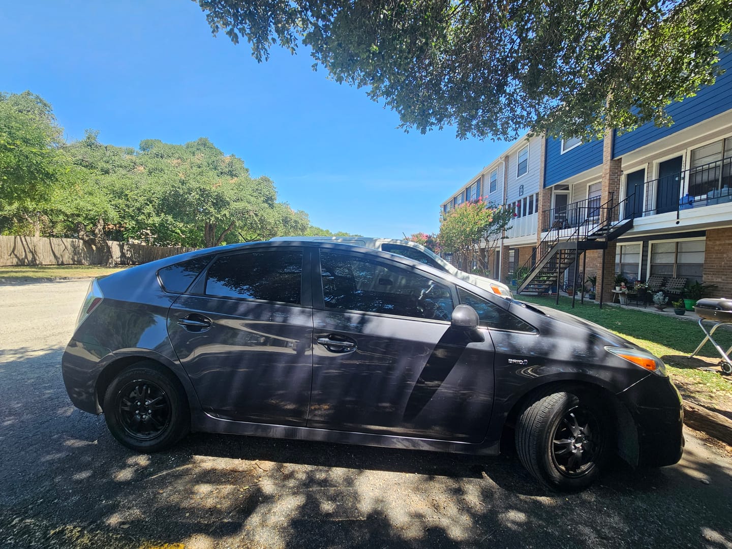 Customer photo review of RockRose 2PLY UV 99% Charcoal Premium Carbon Professional Window Tint Block for Cars or Building – Easy Shrink, Plotter Friendly