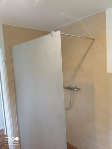 Customer photo review of SONNI Walk In Dusche Duschabtrennung Duschwand Nano Vollsatiniert ESG-Glas Glasstärke 8/10mm Breite 80-160cm