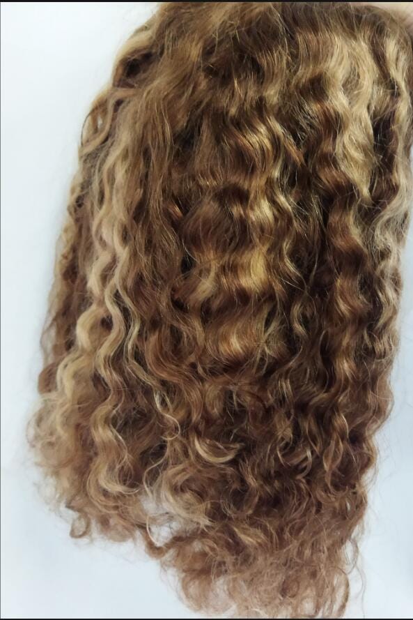 Customer photo review of Wavymy Honey Blonde Highlight Wear Go Glueless Water Wave Wig 4x6 Pre-cut Pre-plucked Bleached Knots Wig 100% Human Hair
