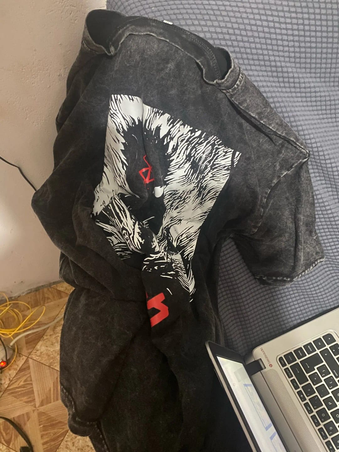 Customer photo review of DESOLATION BACKPRINT VINTAGE TEE